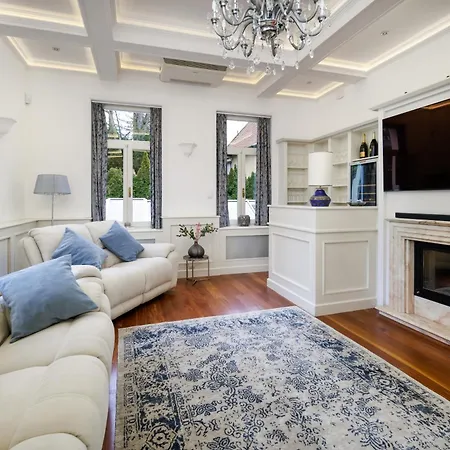 Uhu 750 M2 - Villa Budapest