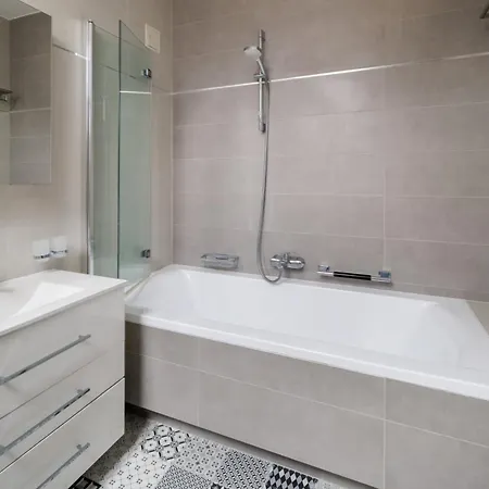 Vilă Uhu 750 M2 - *