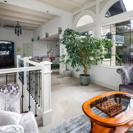 Uhu 750 M2 - Budapesta