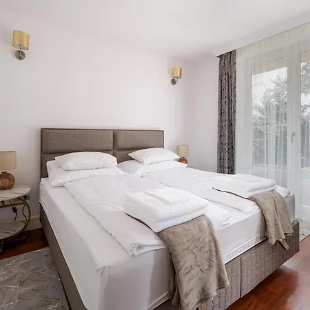 Vilă Uhu 750 M2 - *