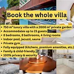 Uhu 750 M2 - Villa Budapest