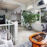 Uhu 750 M2 - Budapest