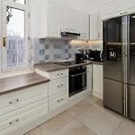 Uhu 750 M2 - Budapest