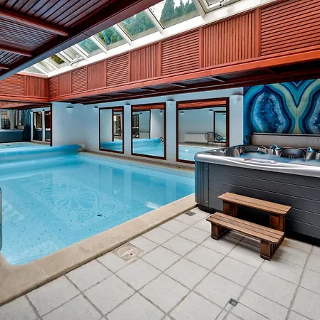 Uhu 750 M2 - Villa Budapest