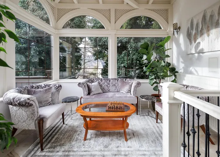 Uhu 750 M2 - Villa Budapeste