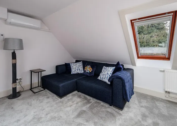Uhu 750 M2 - * Budapeste