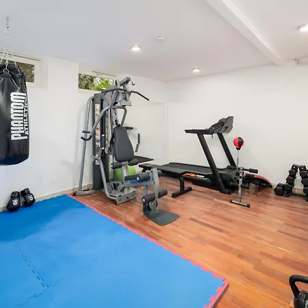 Uhu 750 M2 - Villa *